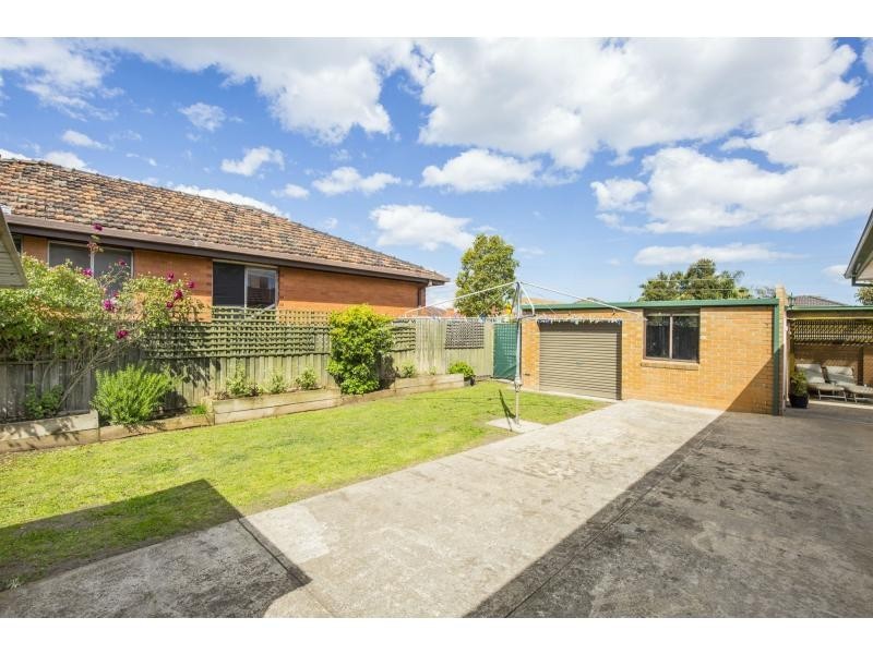 24 Thompson Street, Avondale Heights VIC 3034