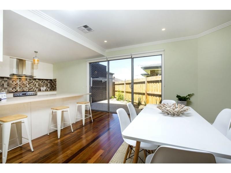 23 River Drive, Avondale Heights VIC 3034