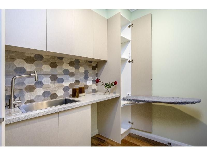 23 River Drive, Avondale Heights VIC 3034