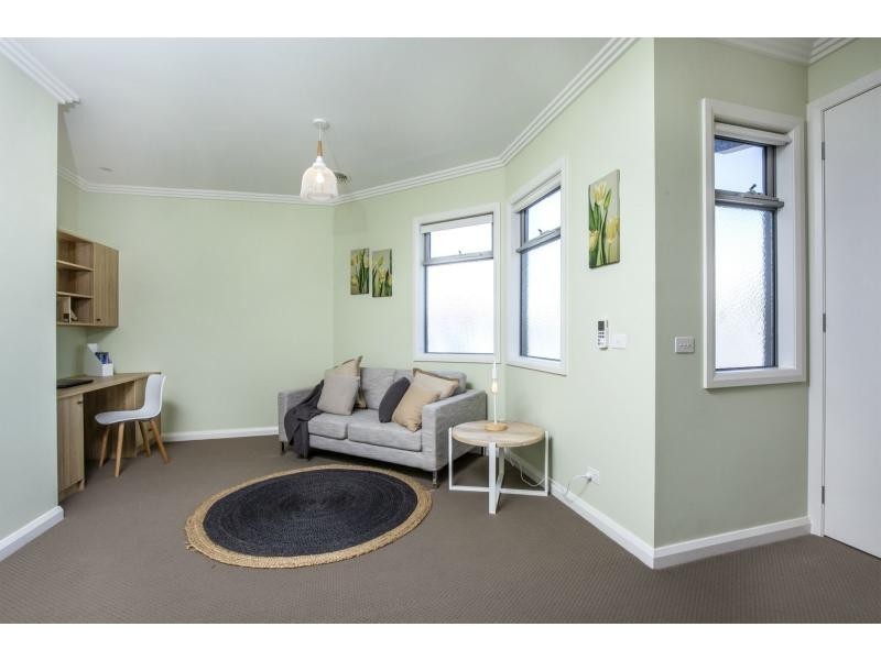 23 River Drive, Avondale Heights VIC 3034