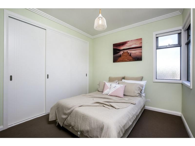 23 River Drive, Avondale Heights VIC 3034