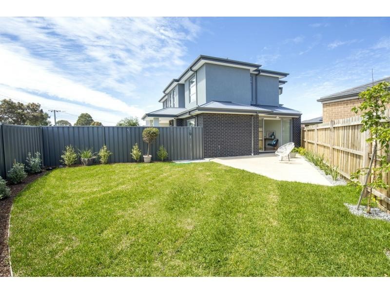 23 River Drive, Avondale Heights VIC 3034