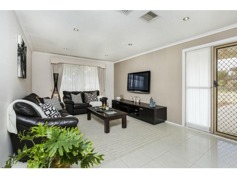 1/1 Amis Crescent, Avondale Heights VIC 3034