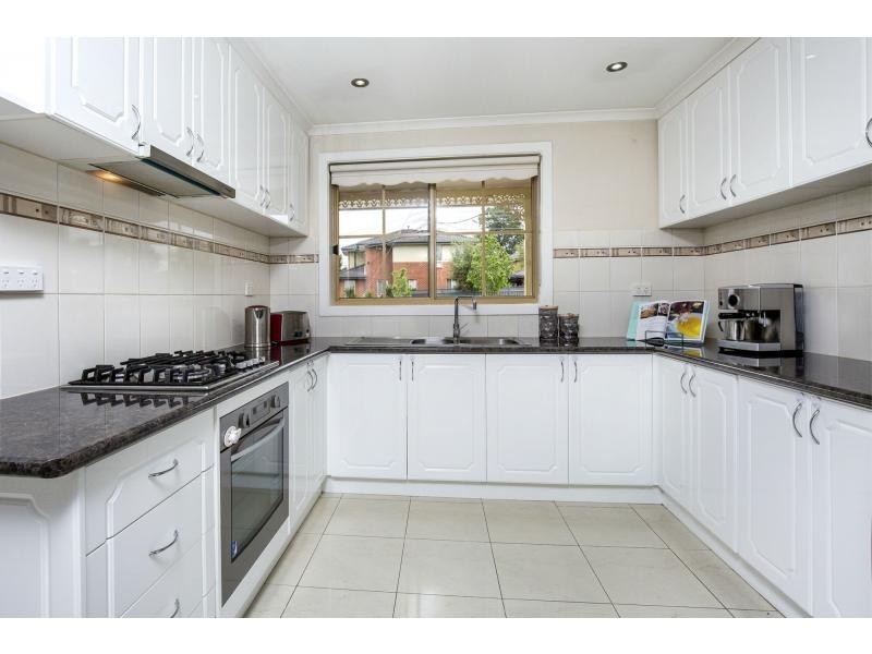 1/1 Amis Crescent, Avondale Heights VIC 3034