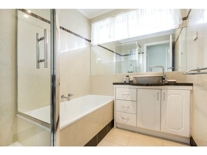 1/1 Amis Crescent, Avondale Heights VIC 3034