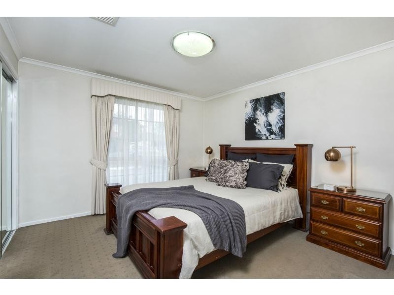1/1 Amis Crescent, Avondale Heights VIC 3034