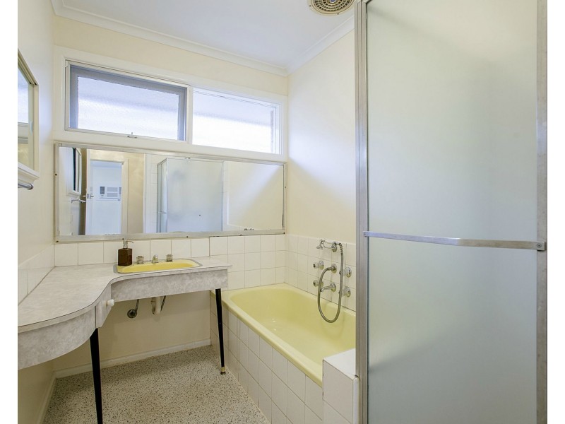 97 Military Road, Avondale Heights VIC 3034