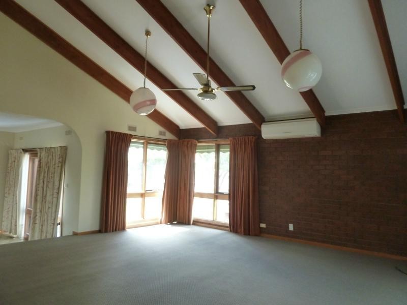 17 Christina Court, Avondale Heights VIC 3034