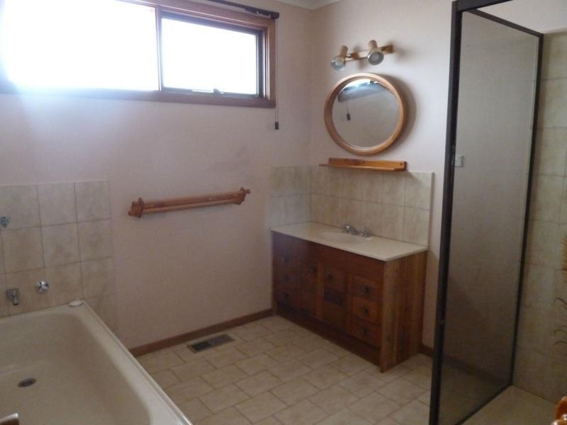 17 Christina Court, Avondale Heights VIC 3034