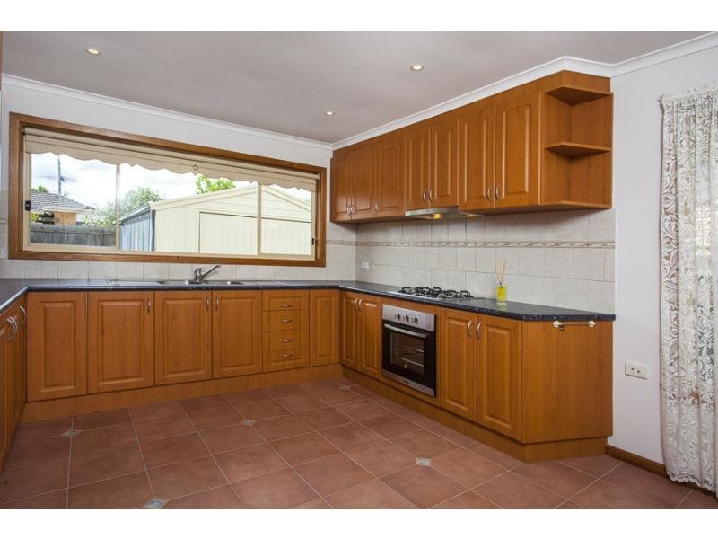 8 Bellarine Avenue, Keilor East VIC 3033