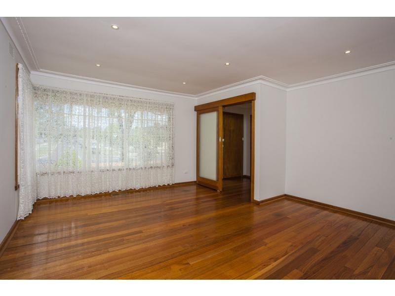 8 Bellarine Avenue, Keilor East VIC 3033