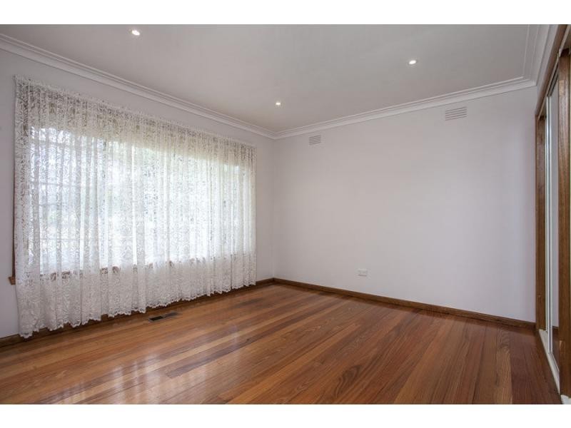 8 Bellarine Avenue, Keilor East VIC 3033