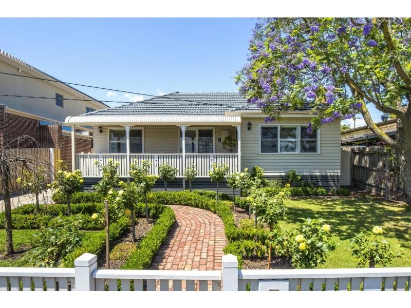 30 Thompson Street, Avondale Heights VIC 3034