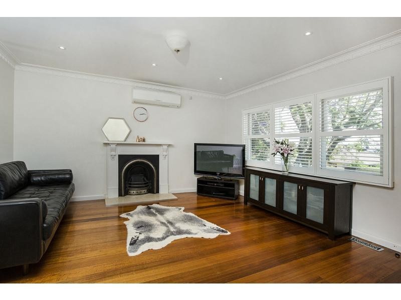 30 Thompson Street, Avondale Heights VIC 3034