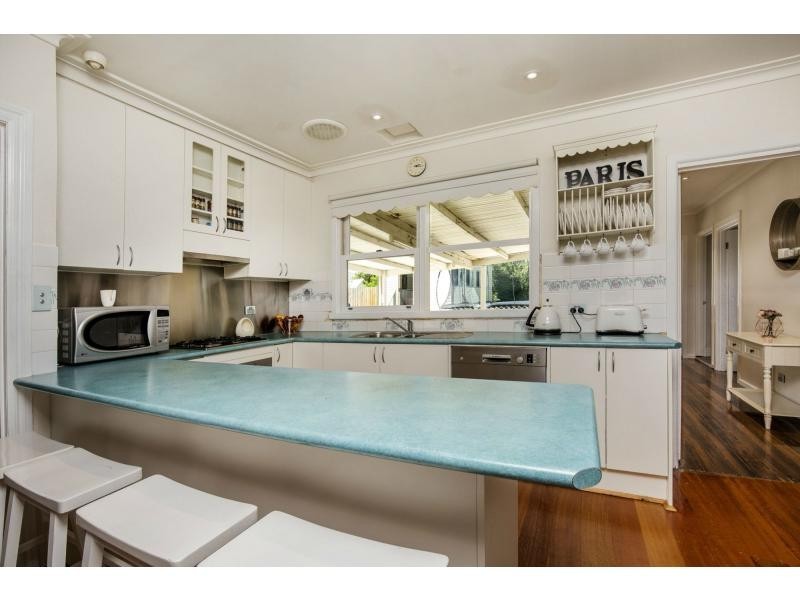 30 Thompson Street, Avondale Heights VIC 3034