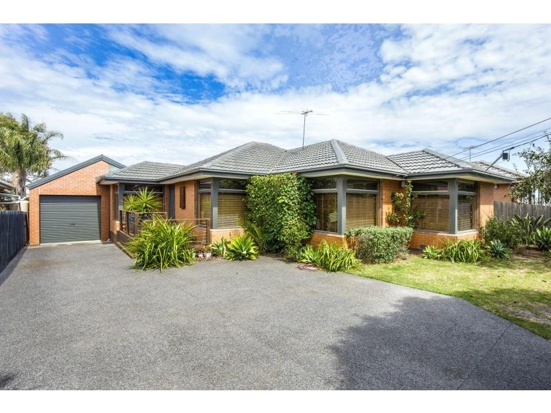 11 South Gateway, Avondale Heights VIC 3034