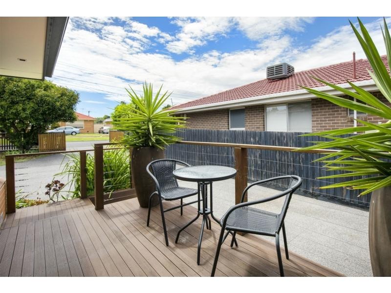 11 South Gateway, Avondale Heights VIC 3034