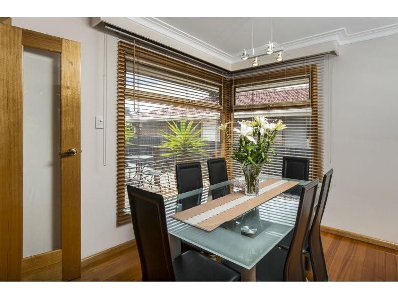 11 South Gateway, Avondale Heights VIC 3034