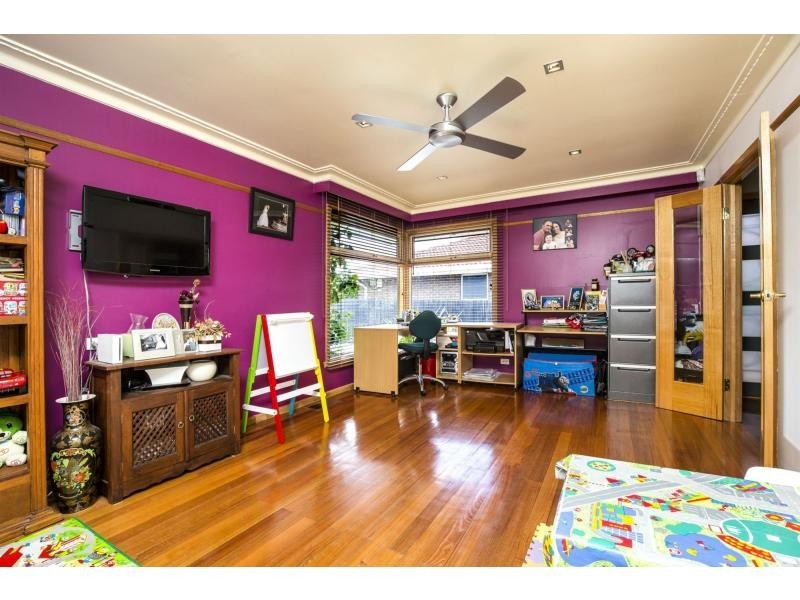11 South Gateway, Avondale Heights VIC 3034