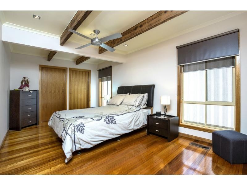 11 South Gateway, Avondale Heights VIC 3034