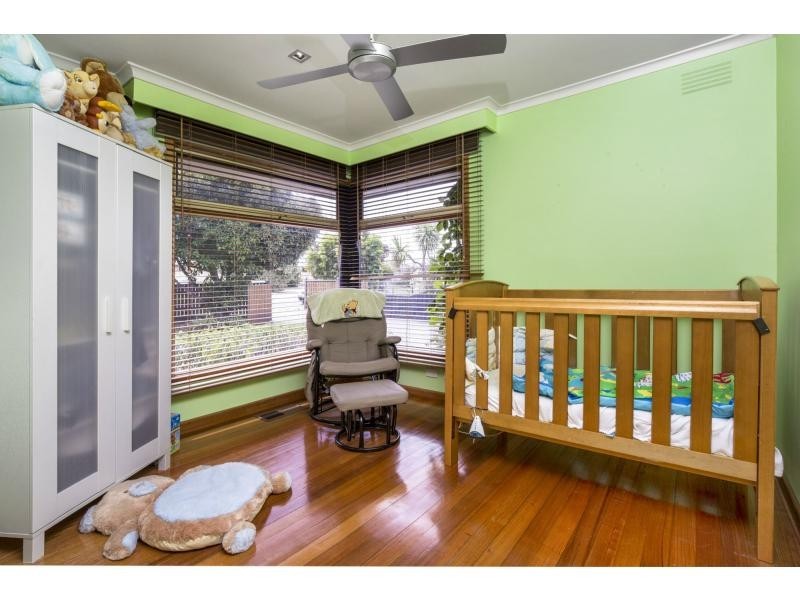 11 South Gateway, Avondale Heights VIC 3034