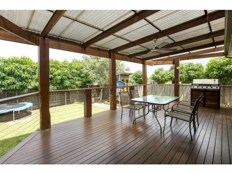 11 South Gateway, Avondale Heights VIC 3034