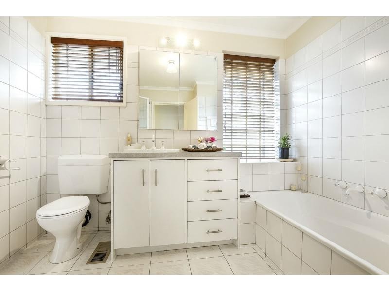 44 Parkside Avenue, Keilor East VIC 3033