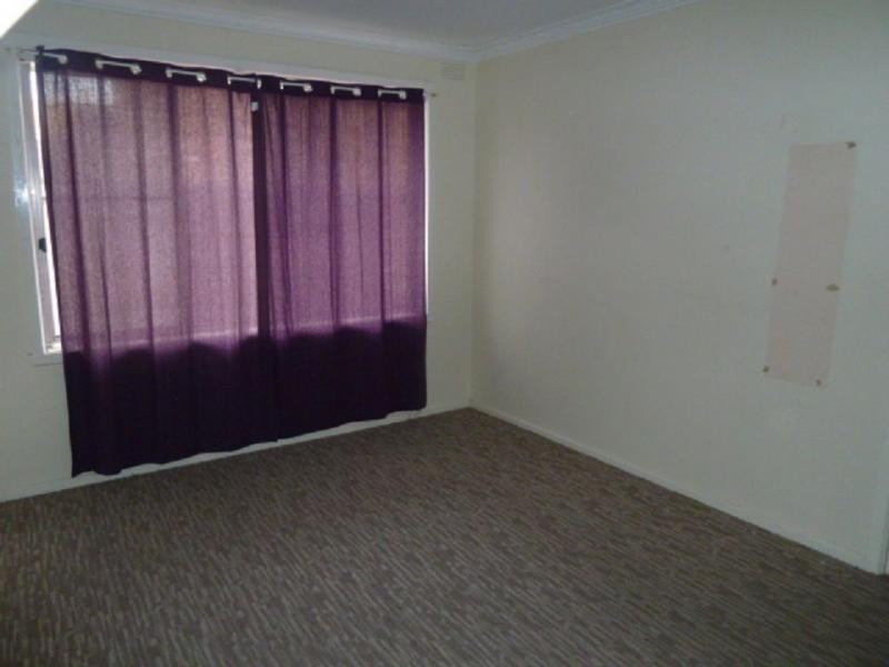 2/32 Roberts Road, Airport West VIC 3042