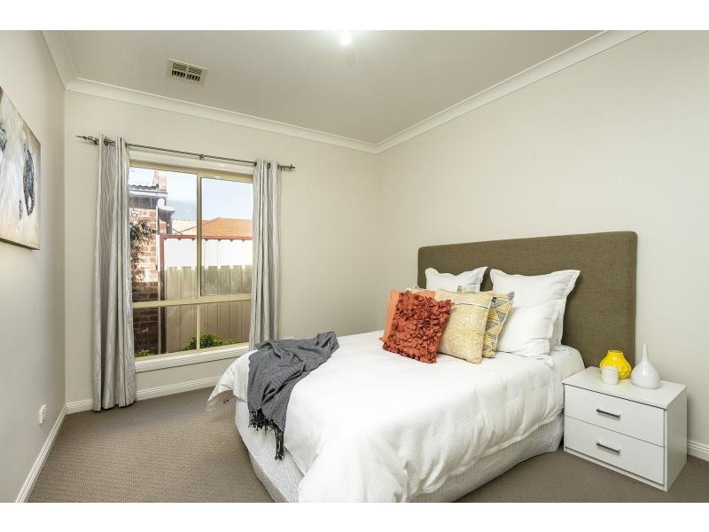 36 Wood Street, Avondale Heights VIC 3034