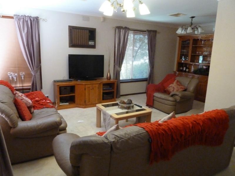 118 Sterling Drive, Keilor East VIC 3033