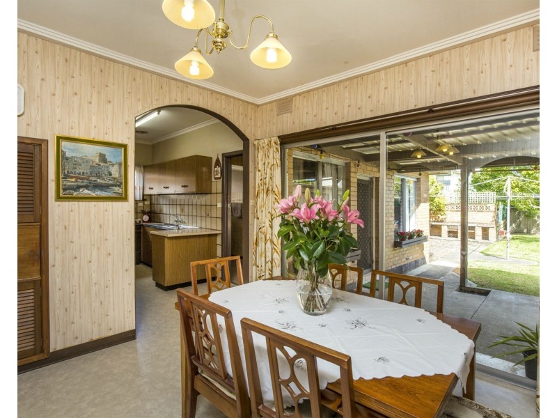 7 Arvern Avenue, Avondale Heights VIC 3034