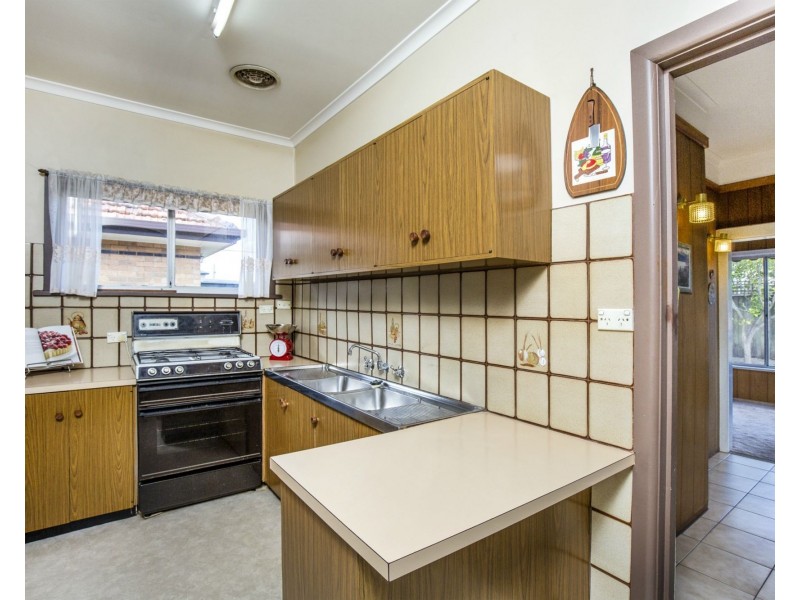 7 Arvern Avenue, Avondale Heights VIC 3034