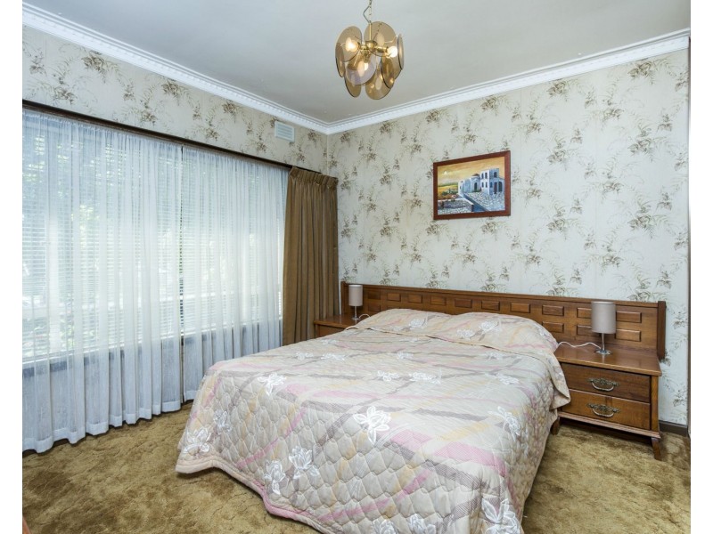 7 Arvern Avenue, Avondale Heights VIC 3034