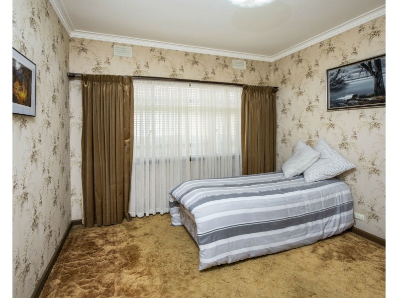 7 Arvern Avenue, Avondale Heights VIC 3034