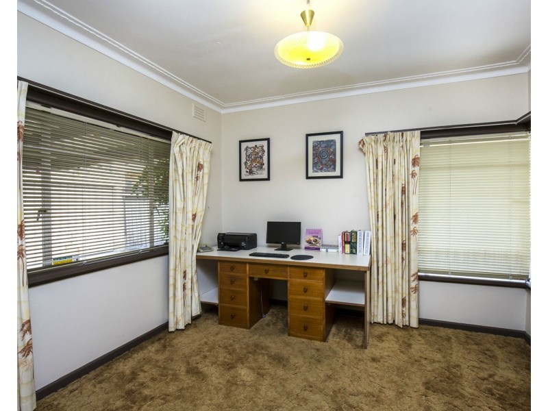 7 Arvern Avenue, Avondale Heights VIC 3034