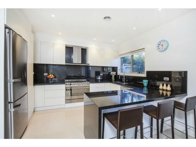 9 Macey Avenue, Avondale Heights VIC 3034