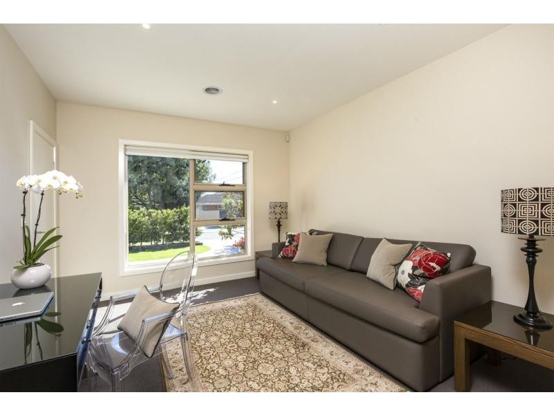 9 Macey Avenue, Avondale Heights VIC 3034