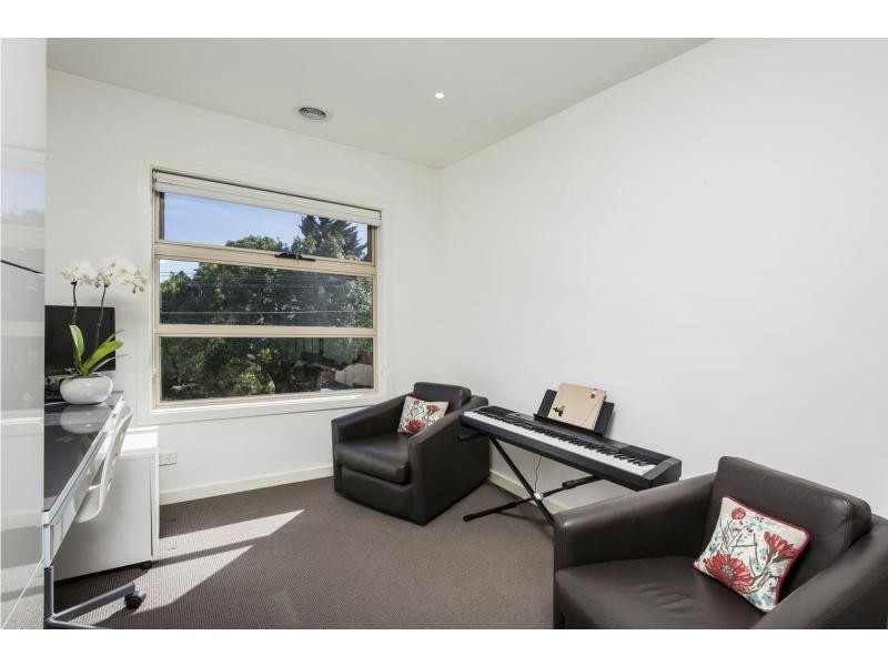 9 Macey Avenue, Avondale Heights VIC 3034