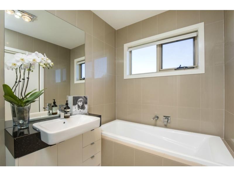 9 Macey Avenue, Avondale Heights VIC 3034