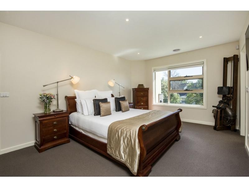 9 Macey Avenue, Avondale Heights VIC 3034