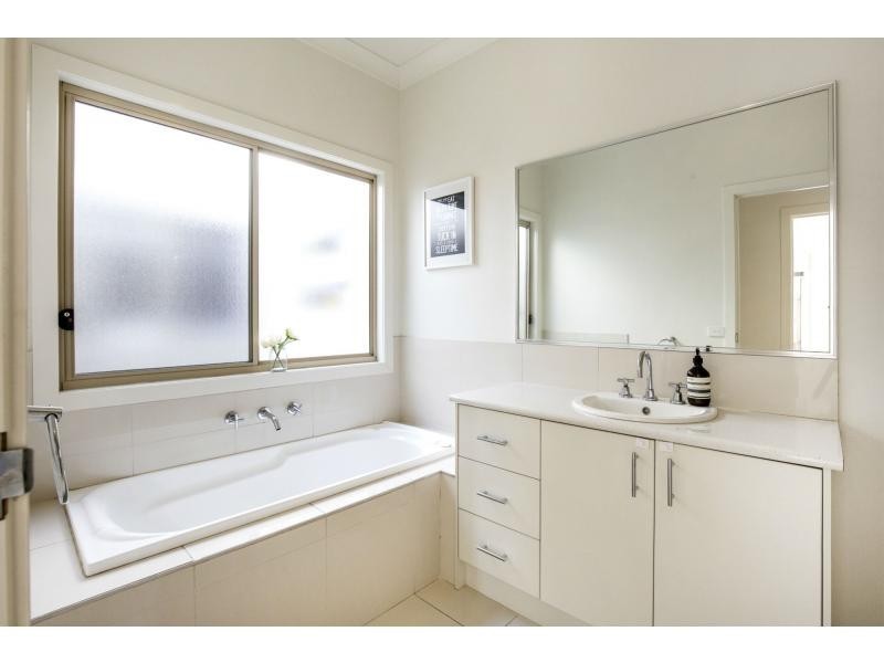 33A Deutscher Street, Avondale Heights VIC 3034
