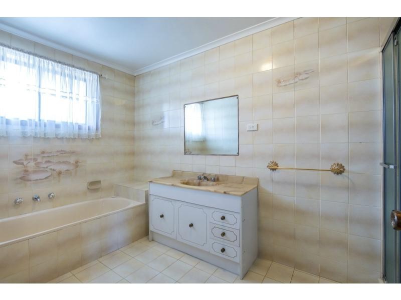 6 Sovereign Way, Avondale Heights VIC 3034