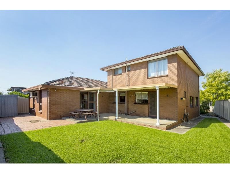 6 Sovereign Way, Avondale Heights VIC 3034