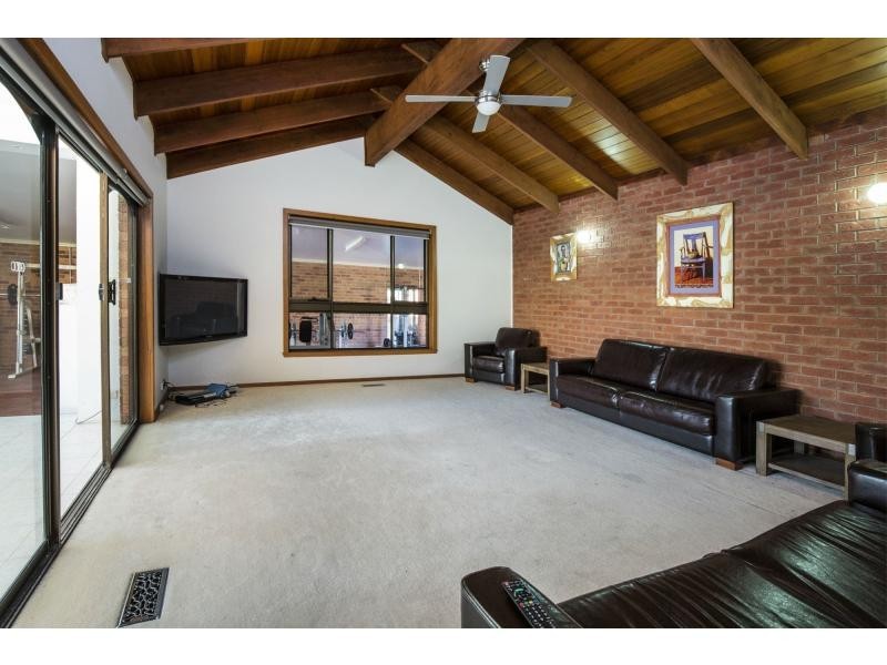 2 Karen Court, Avondale Heights VIC 3034