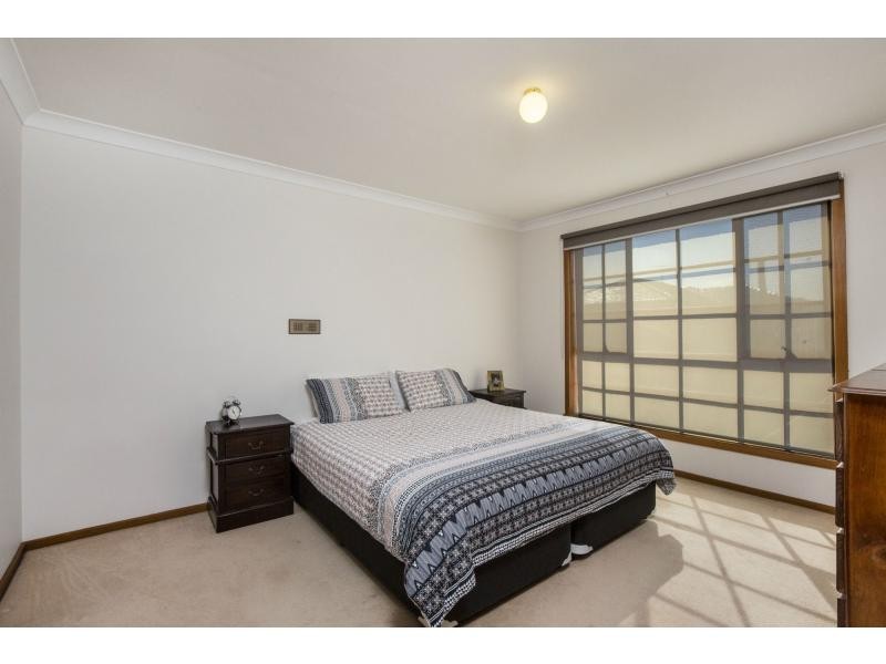 2 Karen Court, Avondale Heights VIC 3034