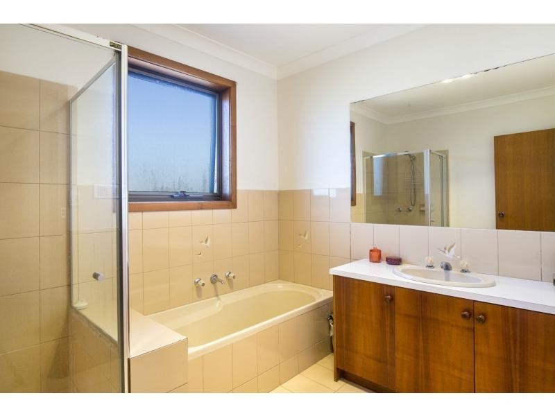 2 Karen Court, Avondale Heights VIC 3034