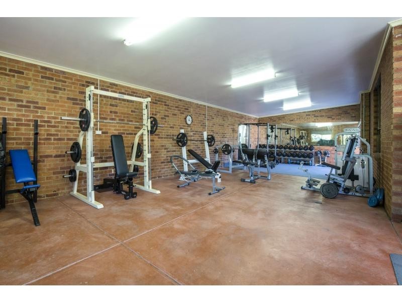 2 Karen Court, Avondale Heights VIC 3034