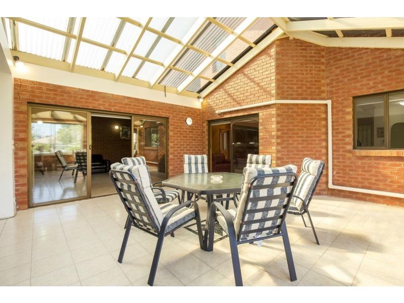 2 Karen Court, Avondale Heights VIC 3034