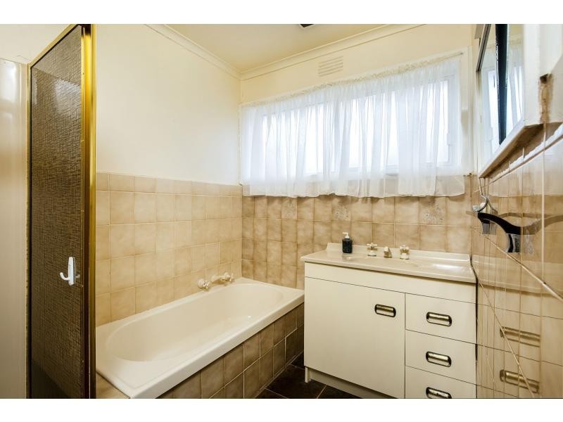 13 Wood Street, Avondale Heights VIC 3034