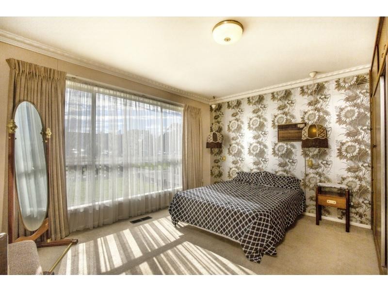 13 Wood Street, Avondale Heights VIC 3034